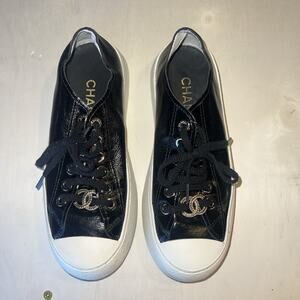 CHANEL 2024P BLACK SNEAKERS WHITE PLATFORM GOLD CC LOGO SIZE EU36C